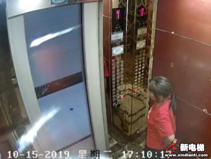 女子被困電梯按緊急按鈕無(wú)人應(yīng)答：緊急報(bào)警裝置為何成了“擺設(shè)”？