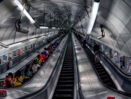 倫敦交通局“只能站著”的自動(dòng)扶梯計(jì)劃喊停