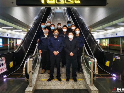 康力電梯董事長王友林親臨一線慰問蘇州地鐵維保團(tuán)隊