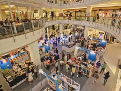 泰國(guó)曼谷一男童從商場(chǎng)自動(dòng)扶梯跌落受傷