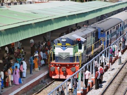 印度西部鐵路部門(mén)雇傭工人監(jiān)控電梯設(shè)備