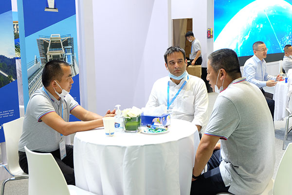 萊茵電梯黑科技斜行電梯閃耀國際電梯展