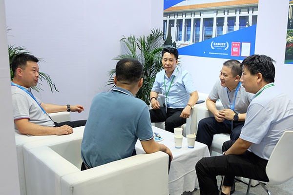 萊茵電梯黑科技斜行電梯閃耀國際電梯展