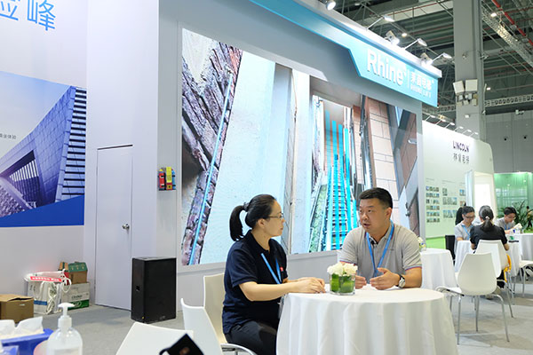 萊茵電梯展位位于6.2號(hào)館6D08展區(qū)，主題為&ldquo;讓人生沒(méi)有險(xiǎn)峰&rdquo;