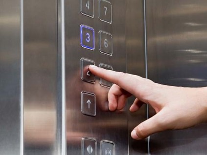 馬來西亞吉隆坡一名男子墜落電梯井道致死