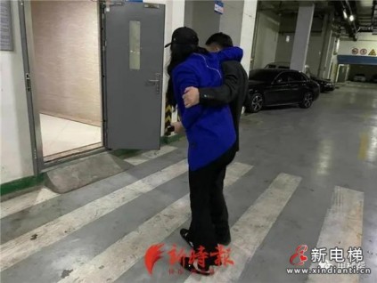 電梯直降32層，乘客受傷，負(fù)責(zé)人：無法下結(jié)論是電梯故障引起的