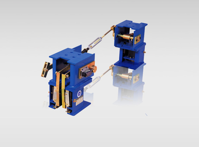 QJB2500XZdD對重安全鉗提拉機(jī)構(gòu)（帶滾輪導(dǎo)靴）