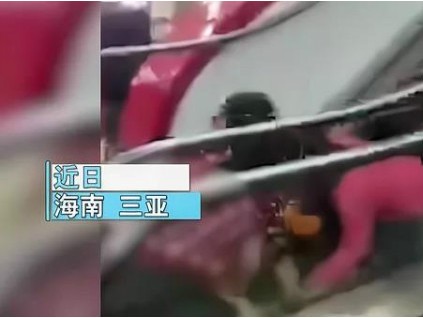 救救孩子！三亞一兒童被卡入扶梯…母親撕心裂肺喊叫聲…