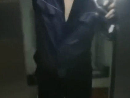 終于有人被電梯維修工感動了！女子被困電梯維修人員冒雨趕來營救！