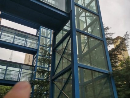 記者采訪協(xié)調(diào)后，居民們盼來(lái)好消息——停運(yùn)20天 電梯又開(kāi)了