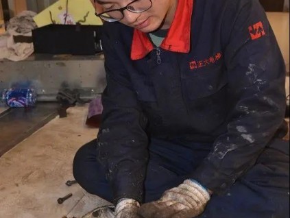 10年老師傅呼吁，24小時(shí)待命的電梯維修工：請(qǐng)多一點(diǎn)理解和尊重