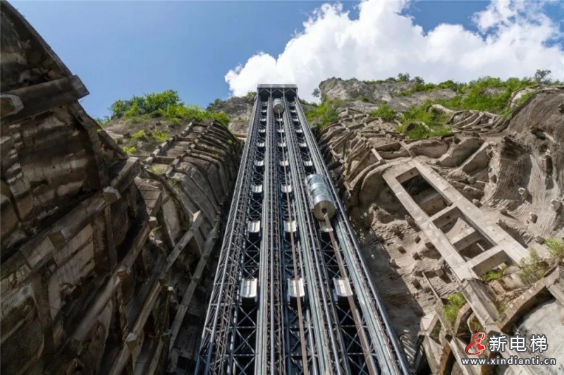 旋轉(zhuǎn)電梯