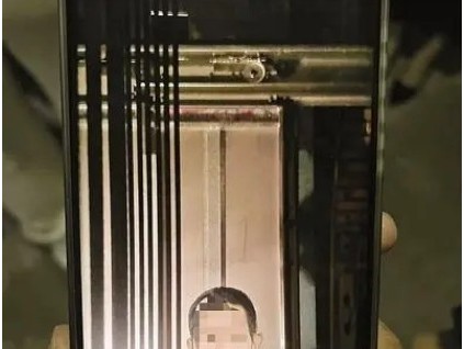 廈門：“紙片人”和真人一起維修電梯？已立案調(diào)查！