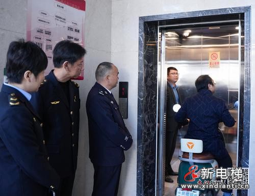 電動(dòng)車進(jìn)入電梯時(shí),電梯門無法關(guān)閉