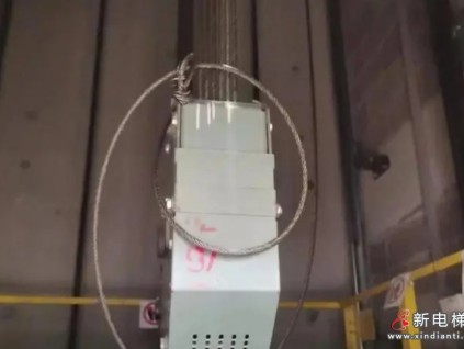 廣西南寧某小區(qū)12部電梯中7部出現(xiàn)鋼絲繩斷股、斷絲現(xiàn)象，故障頻繁 市監(jiān)部門已介入調(diào)查