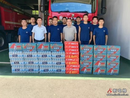 申龍電梯走進(jìn)消防隊 夏日送清涼