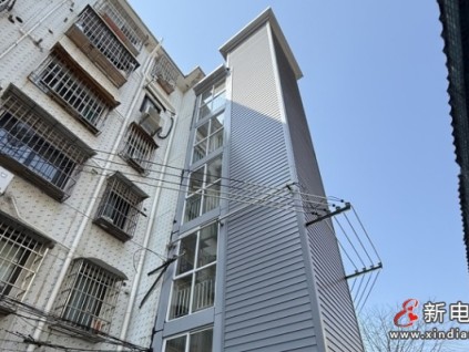 上海寶山某小區(qū)的加裝電梯居民墊資25萬 施工方卻因失信已拖延兩年未完工