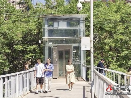 西安市太白立交附近的人行天橋加裝了兩部無障礙電梯卻多年未運(yùn)行