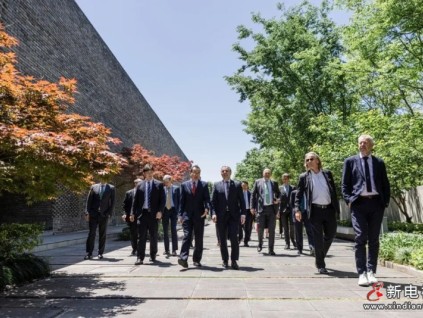 瑞士聯(lián)邦委員兼外長(zhǎng)卡西斯訪問迅達(dá)電梯中國(guó)總部