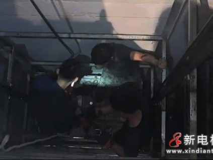 山東濟南某飯店電機維修期間保護繩斷裂轎廂突發(fā)墜落?導致維保工人摔傷