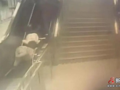 上海一好心人電梯上攙扶卻成被告 索賠5萬法院判決免責！