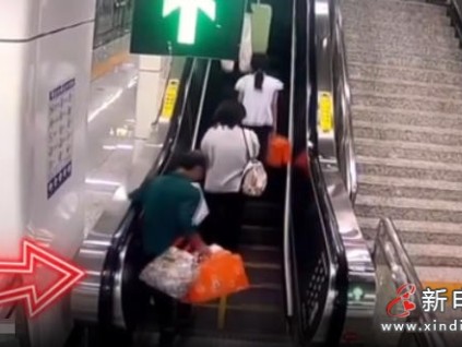 長沙地鐵扶梯驚險一幕：七旬老人摔倒，乘客緊急制動化險為夷