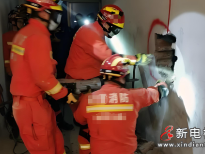 浙江杭州隱藏電梯成“陷阱”4女子被困4小時，消防破墻救援